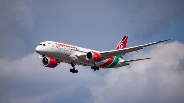Bild für Artikel mit dem Titel „Niemand erklärt, warum RAF-Jäger einen Flug der Kenya Airways nach London abgefangen und umgeleitet haben“.